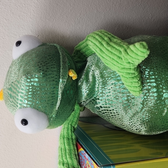 NIB, Scentsy Buddy Authentic Kids. Carl the Chameleon. - Picture 3 of 16
